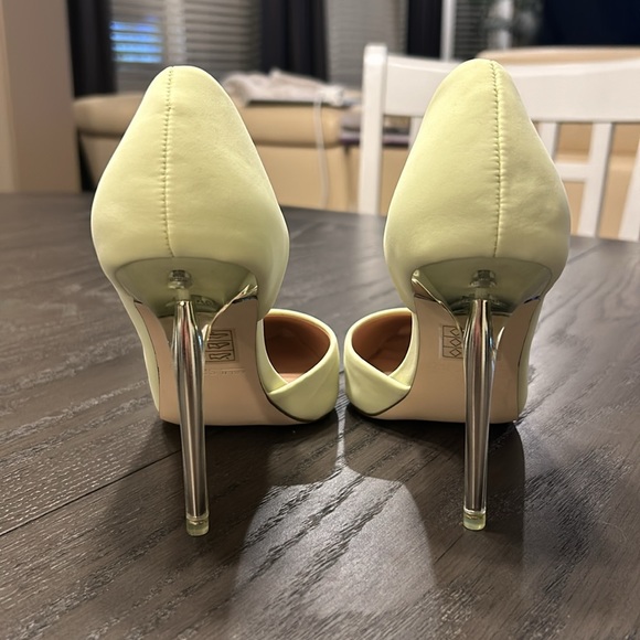 Size 6 Suede Spring Heel - Picture 3 of 3